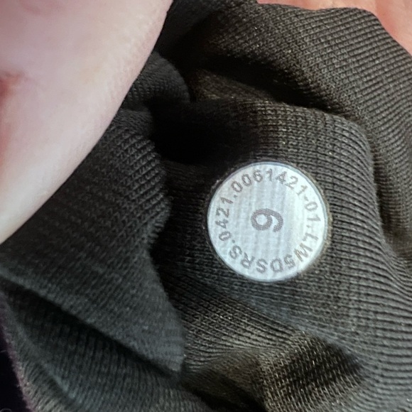 Lululemon High-Rise Align Diamond Dye Leggings in Black and Red - Picture 4 of 4